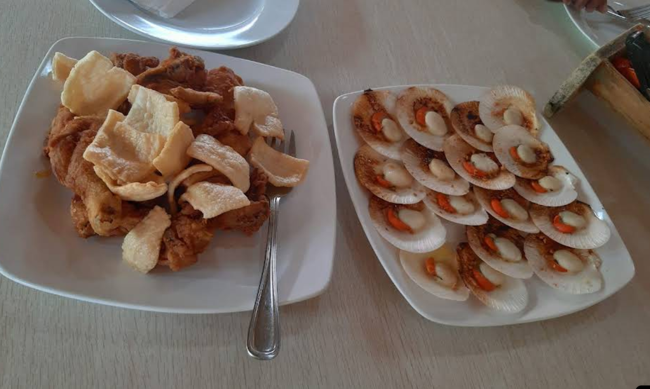 Scallops and crispy chicken platter